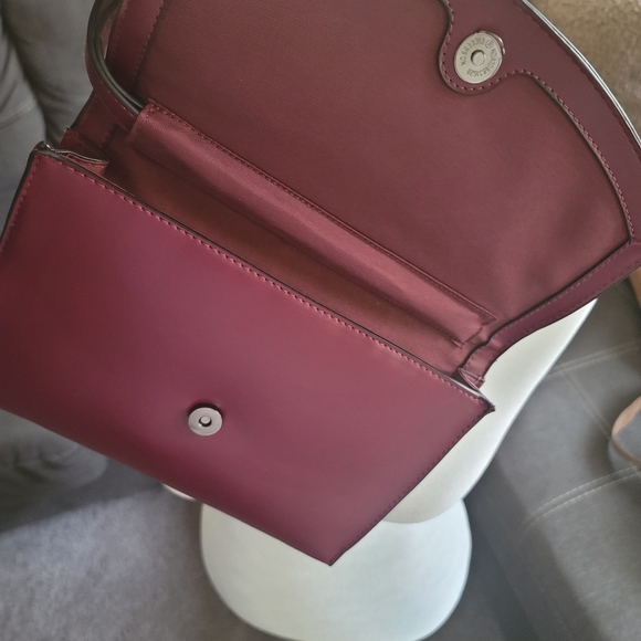 **New** Clutch/Wristlet purse - Picture 2 of 3